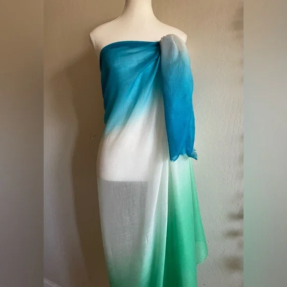 Blue, white and green wrap - Picture 10 of 11